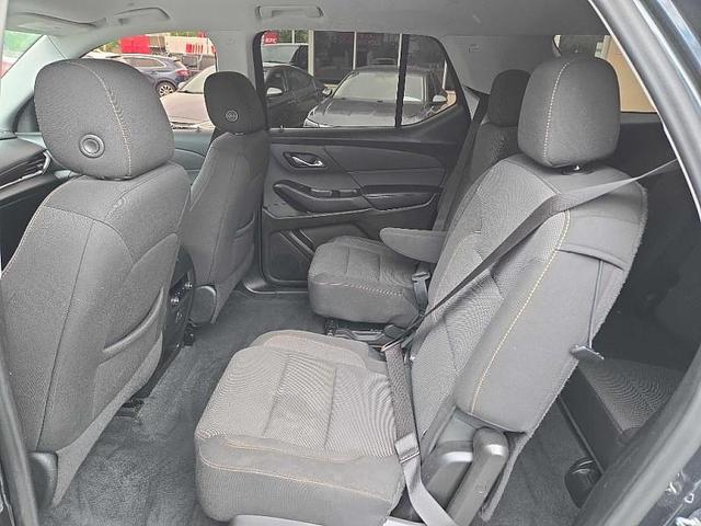 Photo of 2021 Black Chevrolet Traverse