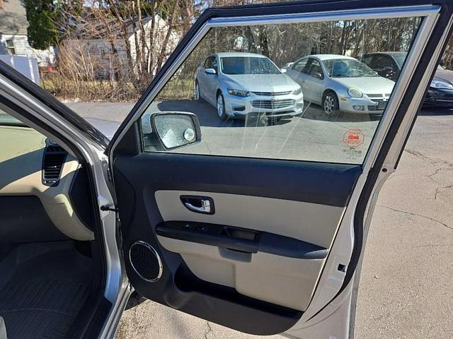 Photo of 2013 Silver Kia Soul