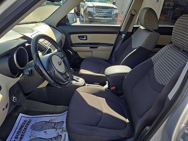 Photo of 2013 Silver Kia Soul