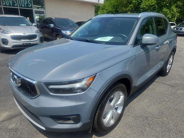 Photo of 2021 Gray Volvo XC40
