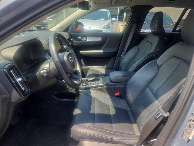 Photo of 2021 Gray Volvo XC40