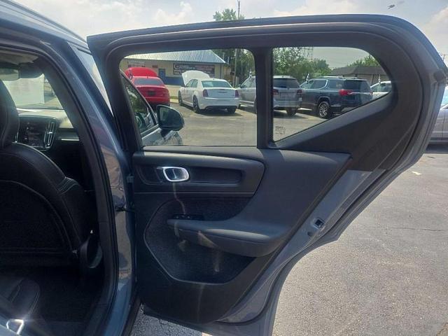 Photo of 2021 Gray Volvo XC40