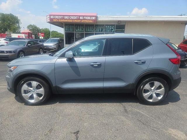 Photo of 2021 Gray Volvo XC40