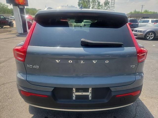 Photo of 2021 Gray Volvo XC40