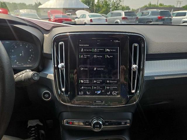 Photo of 2021 Gray Volvo XC40
