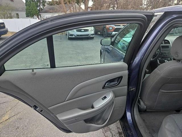 Photo of 2015 Blue Chevrolet Malibu