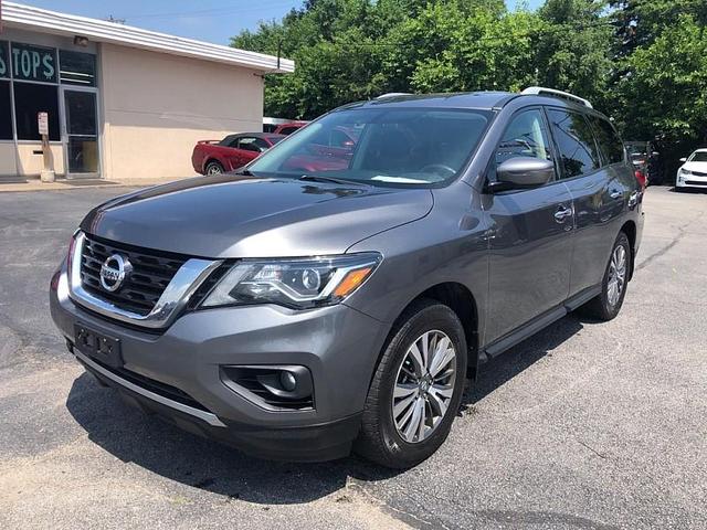 Photo of 2019 Gray Nissan Pathfinder
