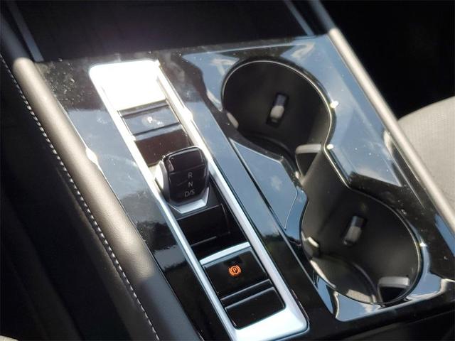 Photo of 2025 Deep Black Pearl Effect Volkswagen Atlas