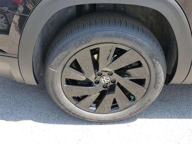 Photo of 2025 Deep Black Pearl Effect Volkswagen Atlas