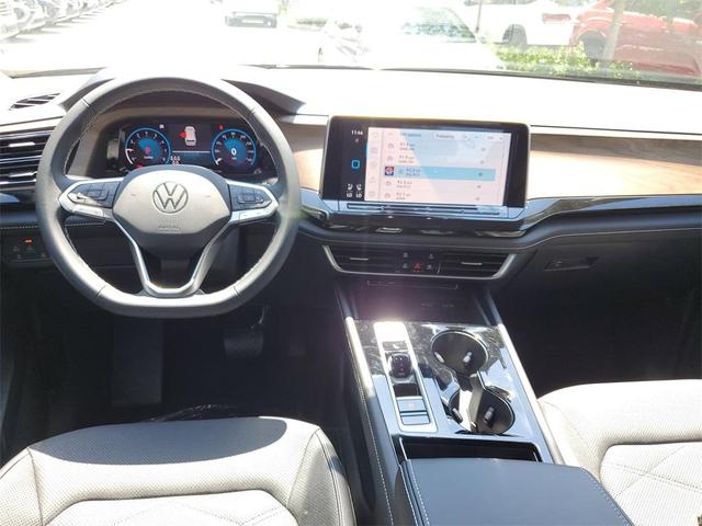 Photo of 2025 Deep Black Pearl Effect Volkswagen Atlas