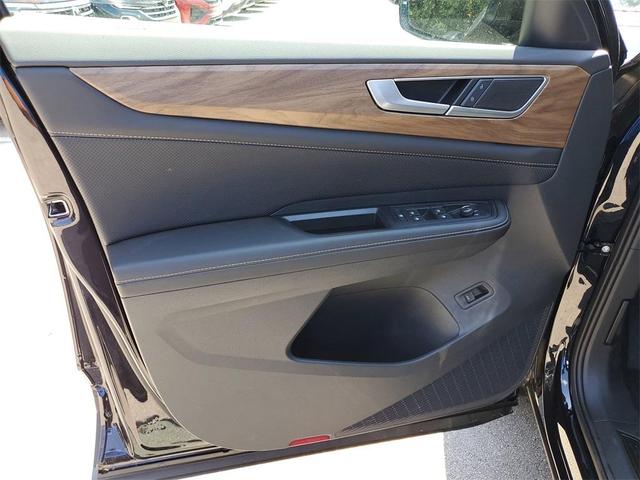 Photo of 2025 Deep Black Pearl Effect Volkswagen Atlas