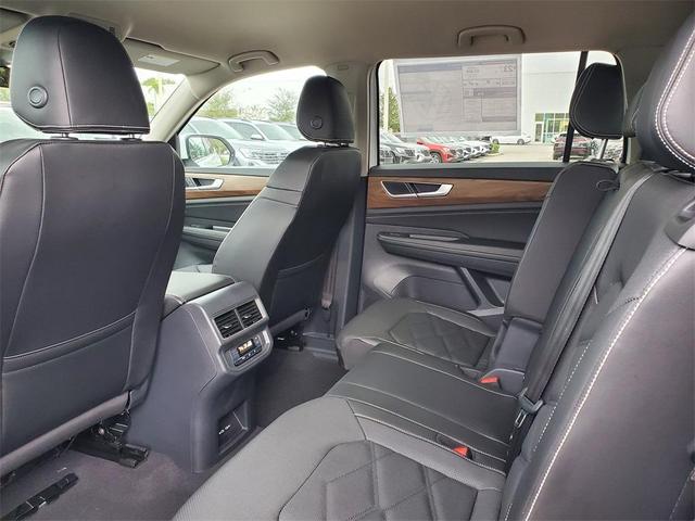 Photo of 2026 Opal White Pearl Volkswagen Atlas