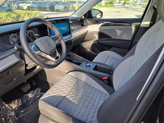Photo of 2025 Deep Black Pearl Effect Volkswagen Tiguan