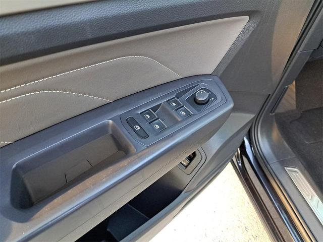 Photo of 2021 Deep Black Pearl Effect Volkswagen Atlas