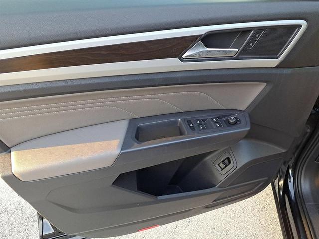 Photo of 2021 Deep Black Pearl Effect Volkswagen Atlas