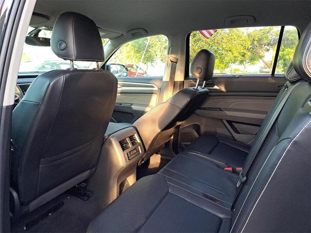 Photo of 2021 Deep Black Pearl Effect Volkswagen Atlas