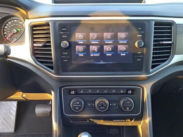 Photo of 2021 Deep Black Pearl Effect Volkswagen Atlas