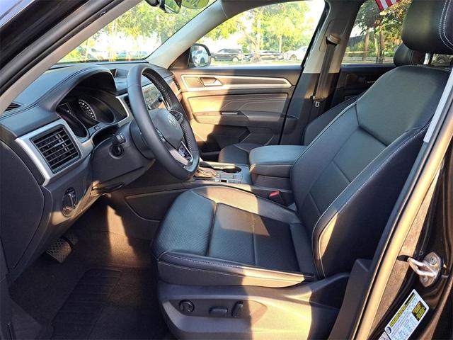 Photo of 2021 Deep Black Pearl Effect Volkswagen Atlas
