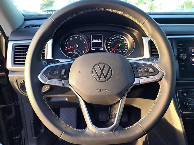 Photo of 2021 Deep Black Pearl Effect Volkswagen Atlas