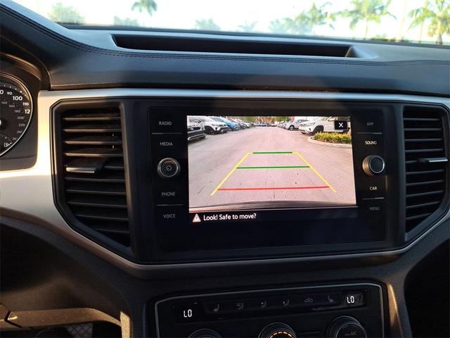 Photo of 2021 Deep Black Pearl Effect Volkswagen Atlas
