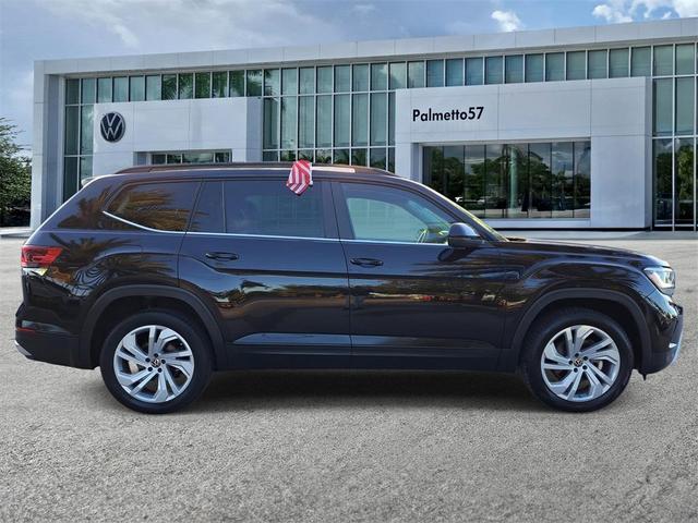 Photo of 2021 Deep Black Pearl Effect Volkswagen Atlas