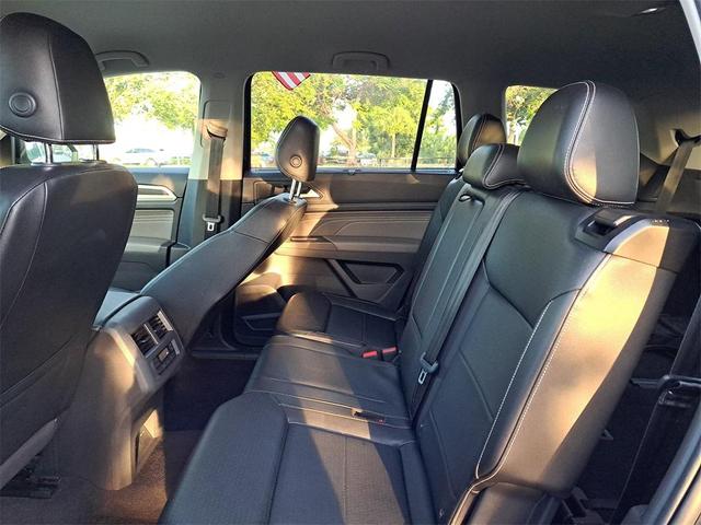Photo of 2021 Deep Black Pearl Effect Volkswagen Atlas