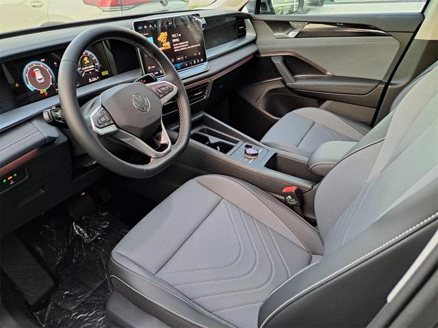 Photo of 2025 Pyrite Silver Metallic Volkswagen Tiguan