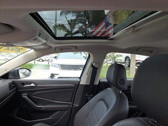 Photo of 2021 Platinum Gray Metallic Volkswagen Jetta