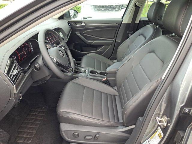 Photo of 2021 Platinum Gray Metallic Volkswagen Jetta