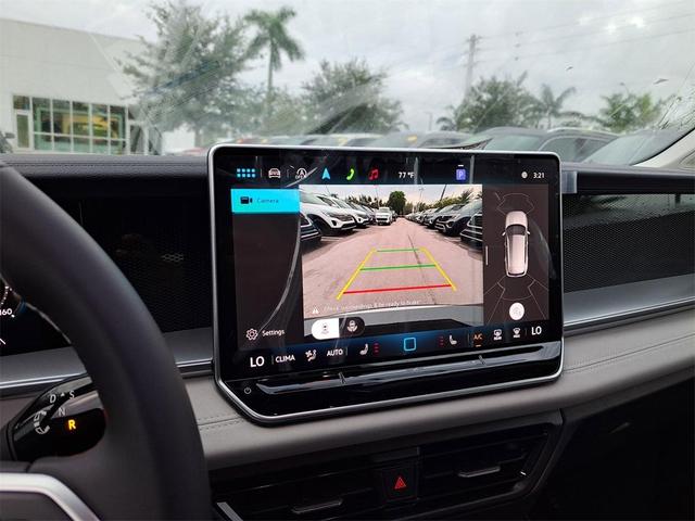 Photo of 2025 Pure White Volkswagen Tiguan