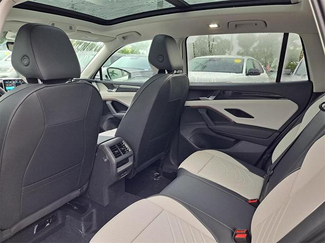 Photo of 2025 Pure White Volkswagen Tiguan