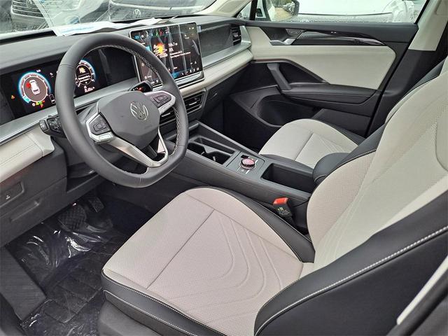 Photo of 2025 Pure White Volkswagen Tiguan