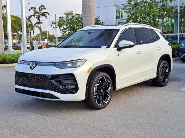 Photo of 2025 Opal White Pearl Effect Volkswagen Tiguan