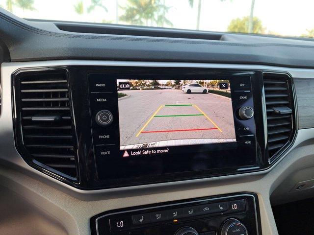 Photo of 2022 Deep Black Pearl Effect Volkswagen Atlas