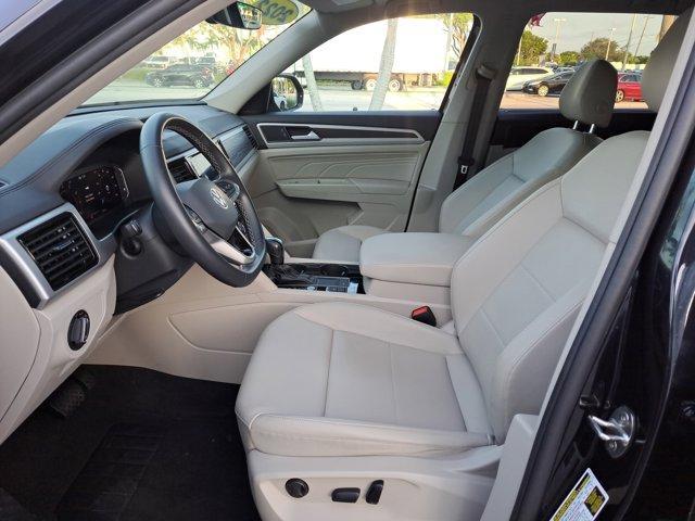 Photo of 2022 Deep Black Pearl Effect Volkswagen Atlas