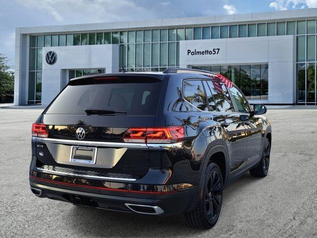 Photo of 2022 Deep Black Pearl Effect Volkswagen Atlas