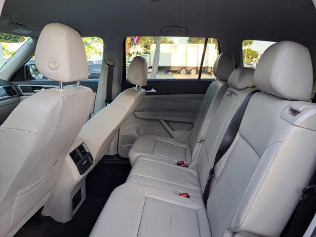 Photo of 2022 Deep Black Pearl Effect Volkswagen Atlas