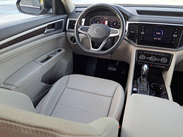 Photo of 2022 Deep Black Pearl Effect Volkswagen Atlas