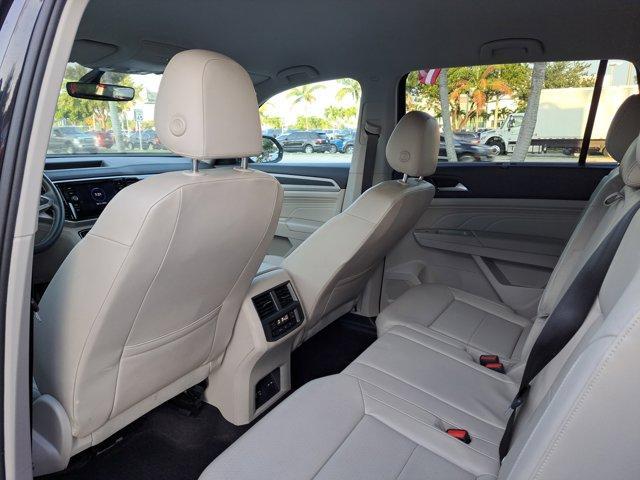 Photo of 2022 Deep Black Pearl Effect Volkswagen Atlas