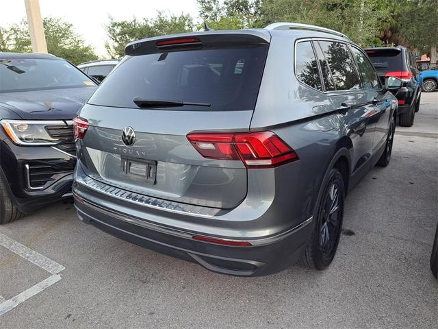Photo of 2023 Platinum Gray Metallic Volkswagen Tiguan