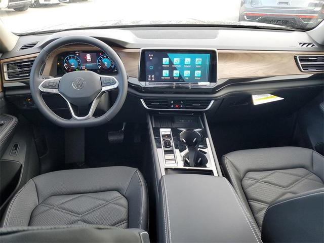 Photo of 2025 Deep Black Pearl Effect Volkswagen Atlas