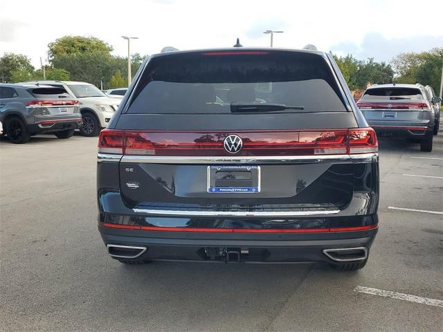 Photo of 2025 Deep Black Pearl Effect Volkswagen Atlas