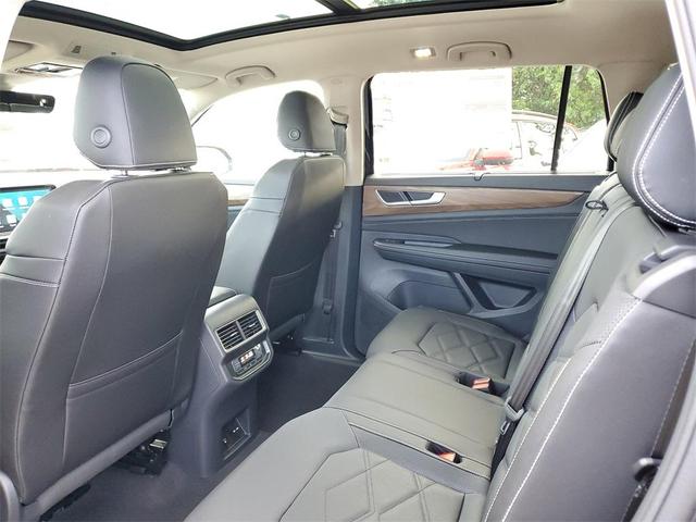 Photo of 2025 Deep Black Pearl Effect Volkswagen Atlas