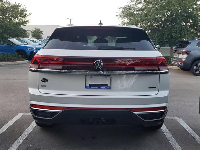 Photo of 2025 Opal White Pearl Effect Volkswagen Atlas Cross Sport