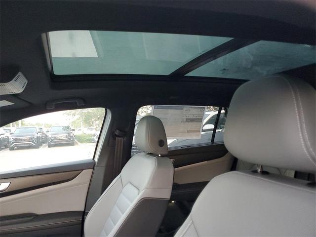 Photo of 2025 Opal White Pearl Effect Volkswagen Atlas Cross Sport