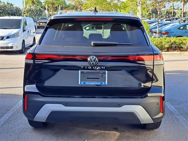 Photo of 2025 Deep Black Pearl Effect Volkswagen Tiguan