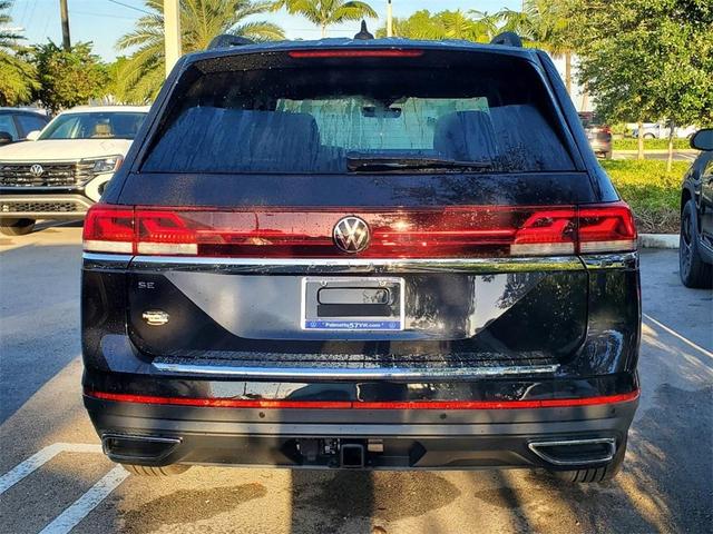 Photo of 2025 Deep Black Pearl Effect Volkswagen Atlas