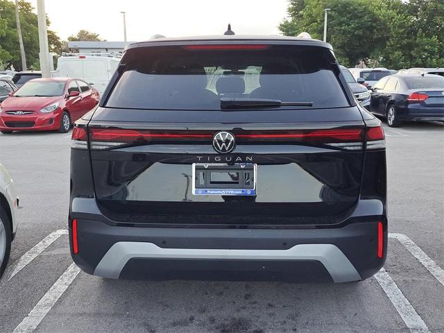 Photo of 2025 Deep Black Pearl Effect Volkswagen Tiguan