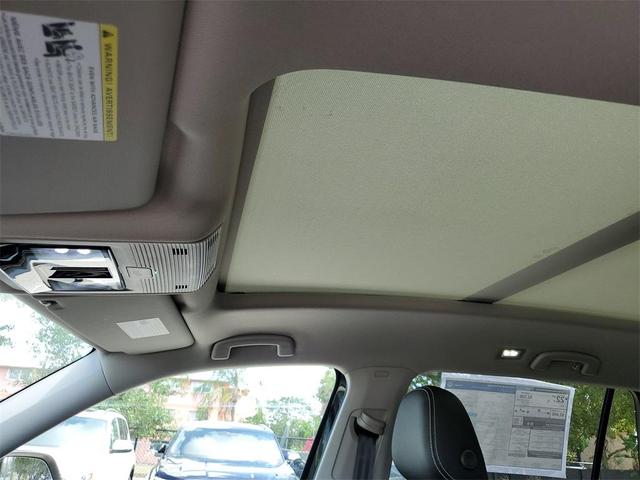 Photo of 2025 Deep Black Pearl Effect Volkswagen Atlas