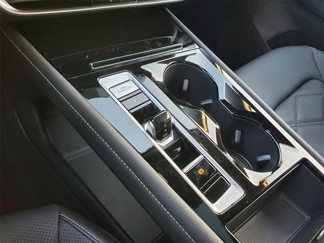 Photo of 2025 Pure White Volkswagen Atlas